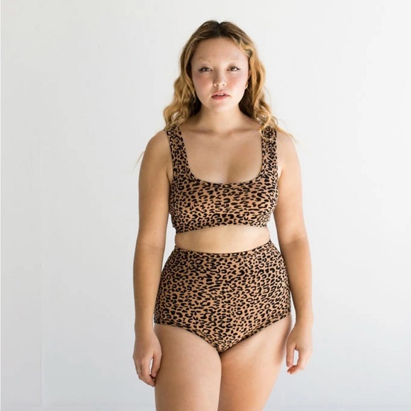 ARQ Wide Strap Bra in Leopard Print - Picture 3 of 3